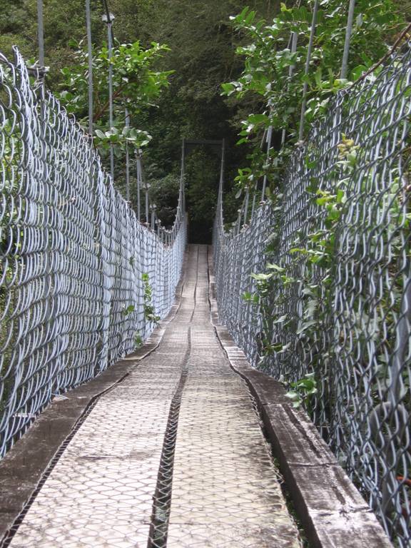 3. Approaching Hidden falls Swingbridge